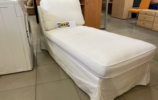 627 Ikea -bílá lenoška -s prateným potahem 165x70x42cm za 2450kč
