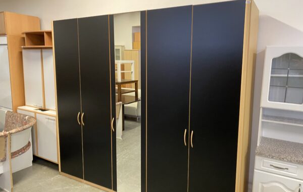 353 pětidveřová velká šatní skříň s černými dveřmi 248x60x216cm za 4980Kč