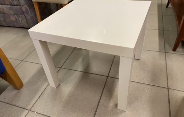 603  Bílý konferenční stolek 55x55x45cm za 370kč