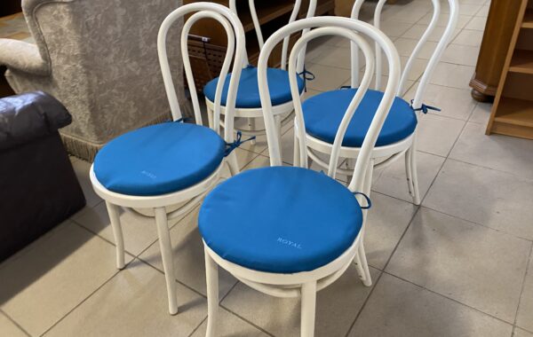 138 IKEA čtyřikrát plastová židle s modrým sedákem po 430Kč
