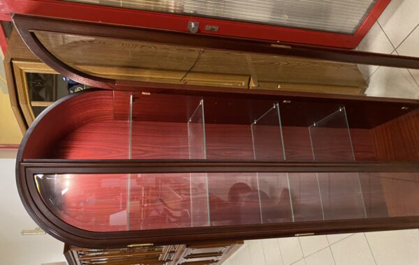 943 mahagonový skleníček-osvětlená vitrina 60x37x185cm za 2380Kč