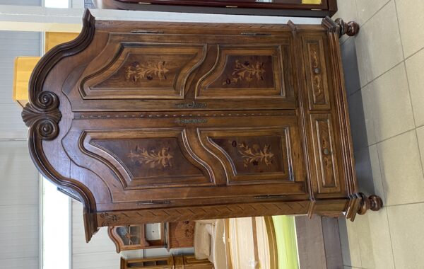 389 Intarzovaná dubová zdobená šatní skříň se šuplíky  150 x 55 x 226cm za 14870Kč