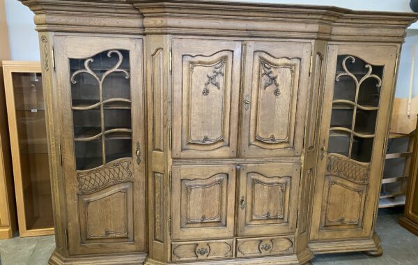 422 dubová zdobená stěna- voskovaná,do poslední destičky masív 280x52x190cm za 14870Kč