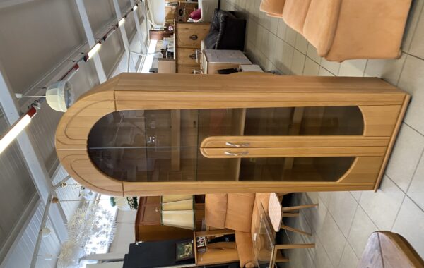 476 prosklená a osvětlená vitrina s dubovými dvířky 75x40x217cm za 1960Kč