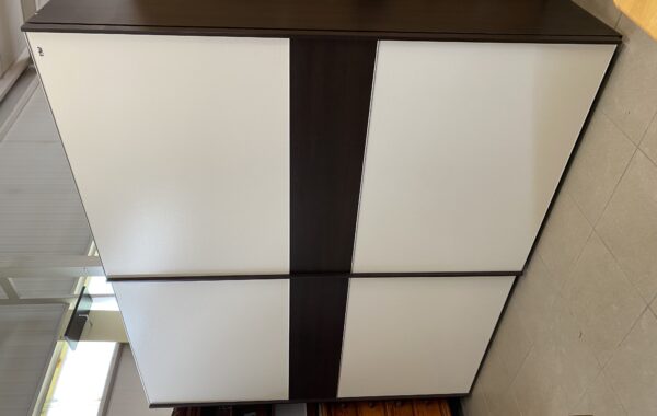 478 značková dvoudvéřová skříň s posuvnými dveřmi 247x66x215cm vysoká za 5960Kč