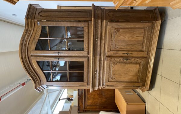 540 Dubový prosklený dressoár -made in Belgium 150x55x210cm vysoký za 8940Kč