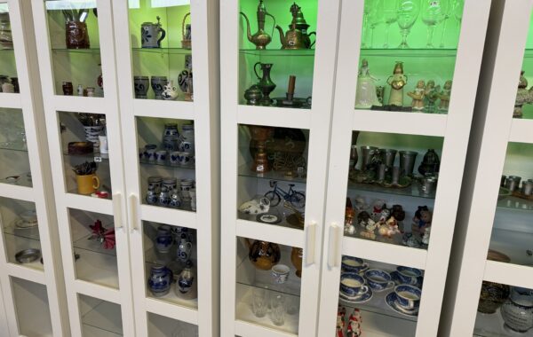 006 porcelán,skleničky a keramika- výběr z několika stovek kusů a sad