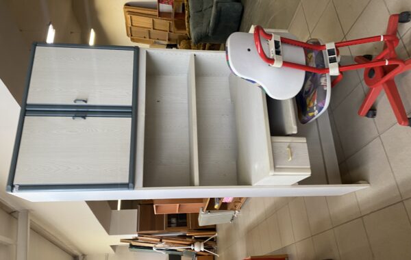 766  úzký regál s dvířky a psacím stolkem 98x40x225cm za 2470Kč