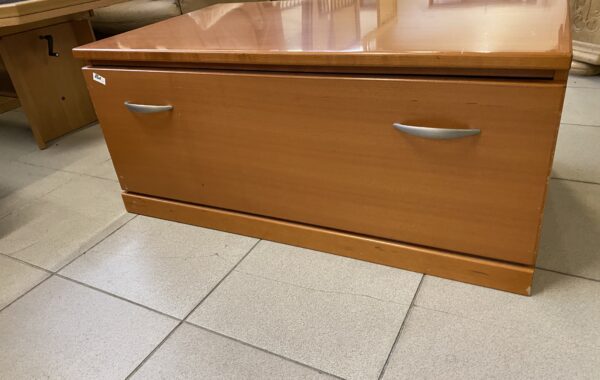 118 nízká komoda se šuplíkem v odstínu třešeň  105 x 61 x 47cm za 860Kč