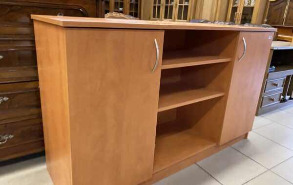 885 hnědá značková dvoudvéřová komoda s policemi- 150x50x90cm za 2780Kč