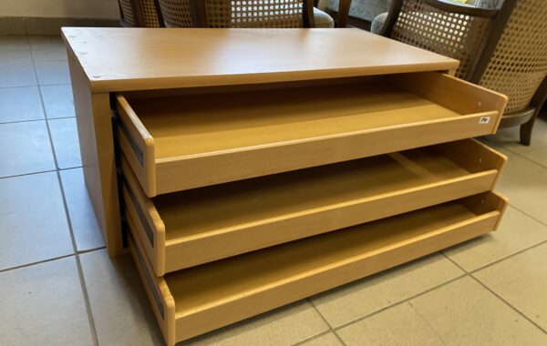 807 tříšuplíková otevřená skříňka 100x45x40cm za 870Kč