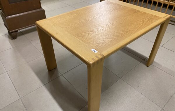 856 dubový masívní konferenční stolek – jen voskovaný 90x65x53cm za 1280Kč