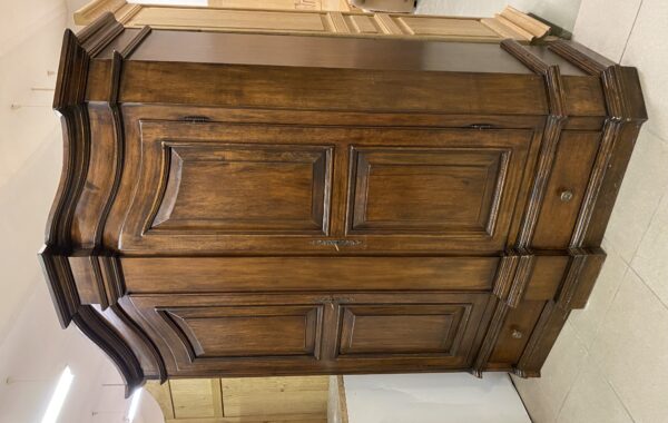891 dvoudvéřová dubová rustikální skříň 151x63x185cm za 6870Kč