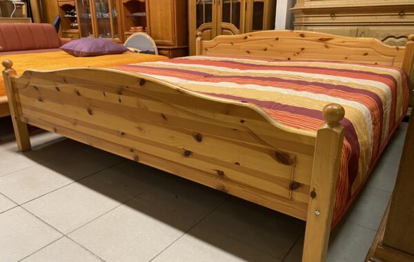 894  borovicová masívní dvoupostel 200x200cm,lamelové,polohovací rošty apratelné značkové matrace,cena 6780Kč