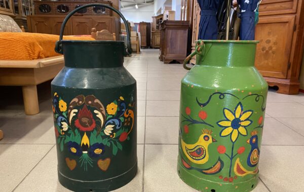 901 kovové malované konve ,prům.27cm,výška 46cm za 970Kč kus