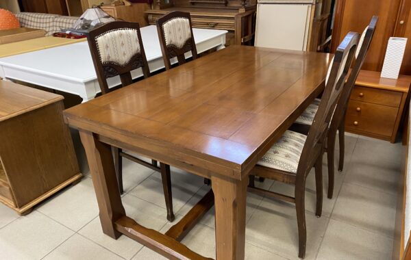 914 velký dubový rozkládací stůl 160x90x76cm a čtyři dubové čalouněné židle ,cena 7840Kč