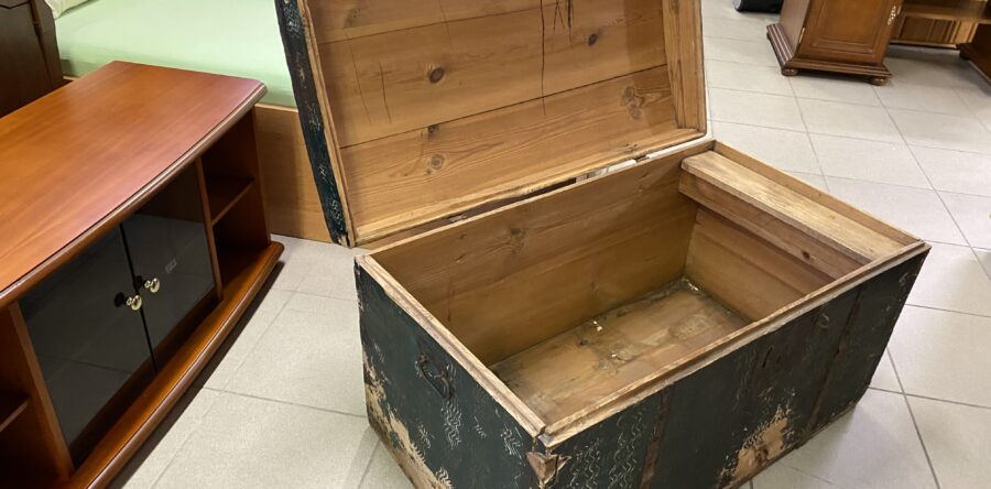 310 historická smrková truhla 104x60x60cm za 1870Kč