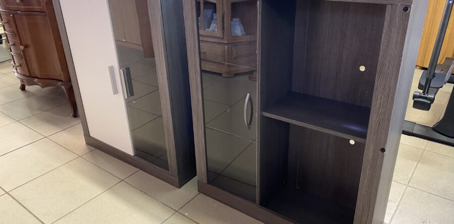 315 šedá prosklená komoda policová  80x30x102cm za 1340Kč