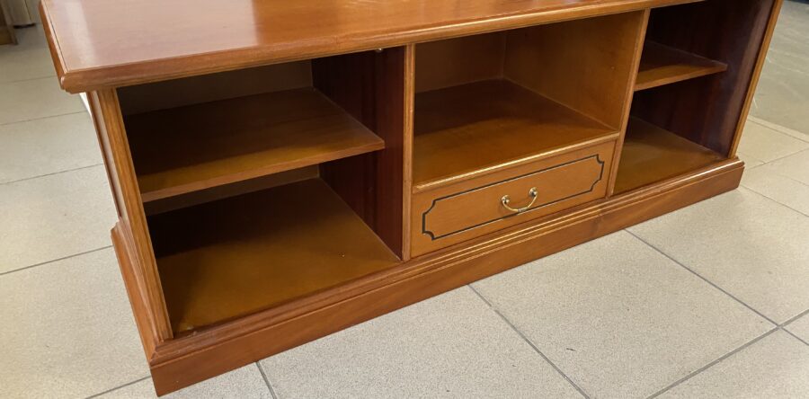 472 komoda – tv stolek ,medový odstín 135 x 40x 50cm vysoký za 2380Kč