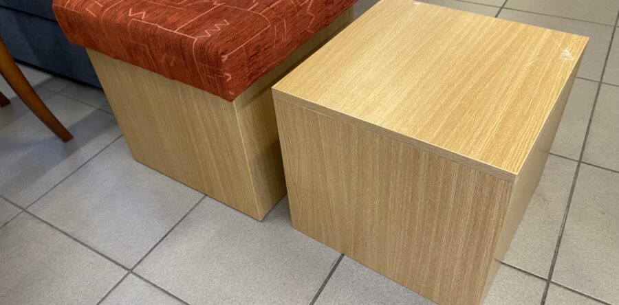 558 stolek  44x44x50cm 380Kč