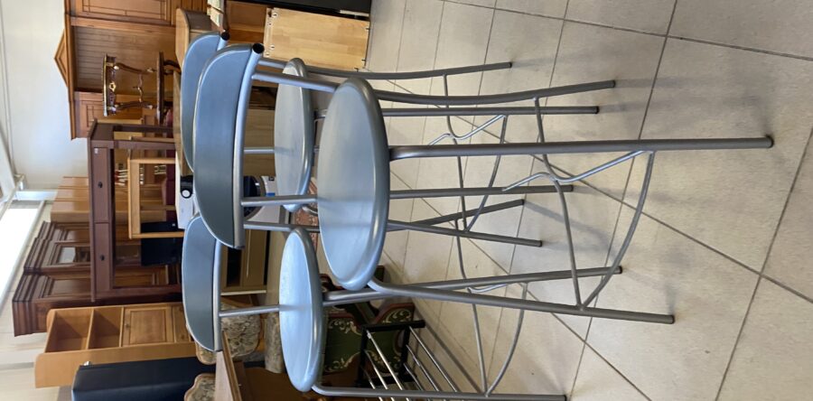 631 dvakrát kvalitní kovová barová židle – sedák vysoký 76cm,kus za 650Kč