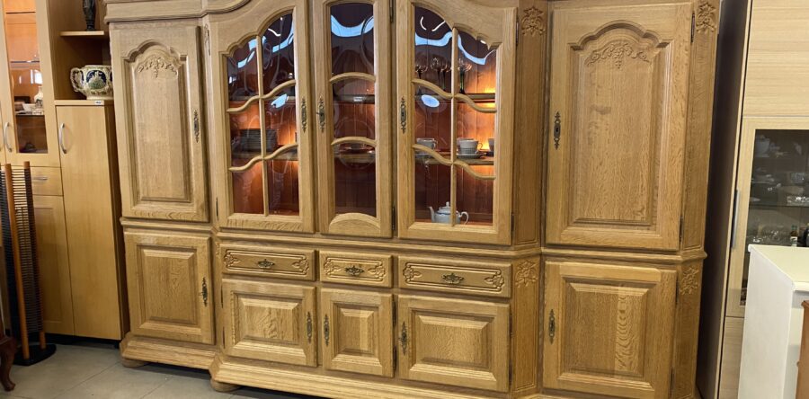 784 Velká stěna- příborník Belgický dub,komplet z masívu i s policemi a zádovou částí 300x67x216cm za 19870Kč