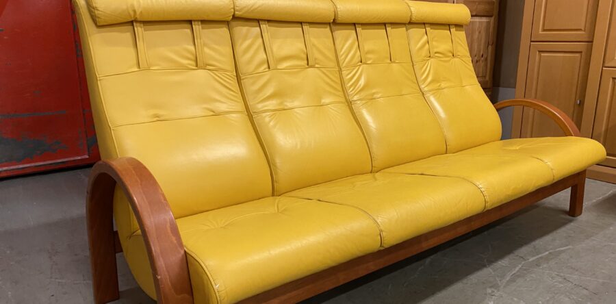 189 velká pohodlná kožená-vysoká pohovka 220cm- třešňový masív za 3890Kč