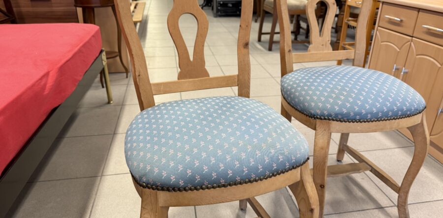 343 dvakrát selská borovicová čalouněná židle po 840kč