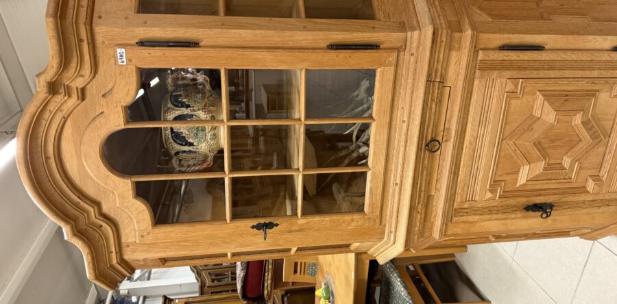 371 rohová dvoudílná prosklená komoda -bez laku,jen voskovaná  70x70x197cm za 6980Kč