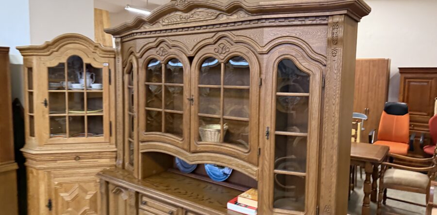 402 dubový dvoudílný příborník 200x50x215cm vysoký za 7670Kč