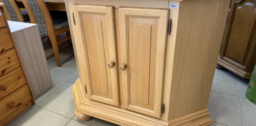 479 dubová rohová nelakovaná komoda -jen vosk 80x80x94cm za 4780Kč