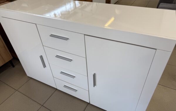 636  nová šuplíková komoda v bílém lesku 134x40x86cm vysoká za 3870Kč