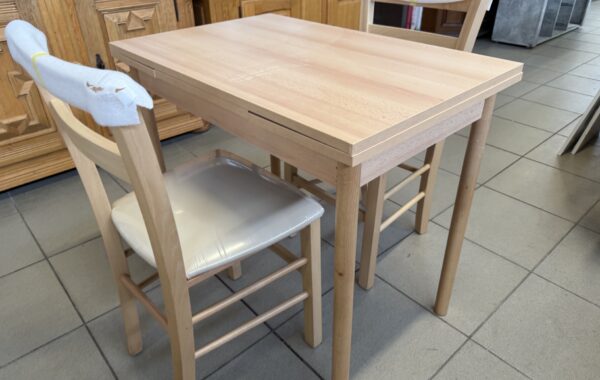 637 Světlý stolek – odstín buk 85 x 55 x 75cm a dvě nové bukové židle – set za 3470Kč