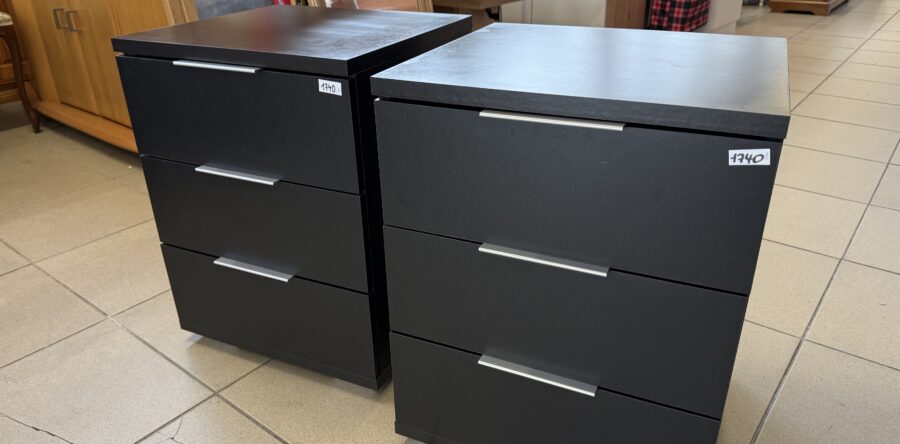 734 dva nové šuplíkové stolky v matné černé 46x42x61cm po 1740Kč