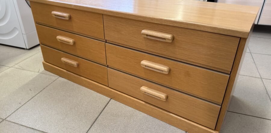 779 nízká šestišuplíková komoda 112 x 40x47cm za 2270Kč