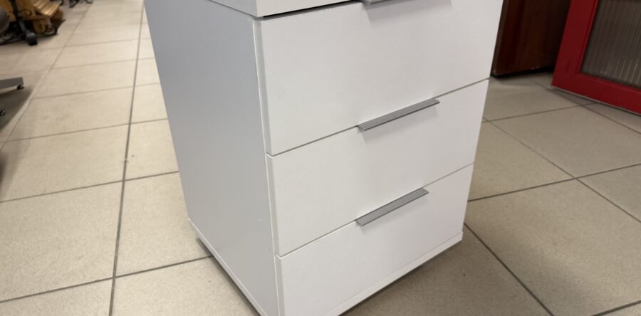 920  nový bílý trojšuplík 47x42x61cm vysoký za 1740Kč