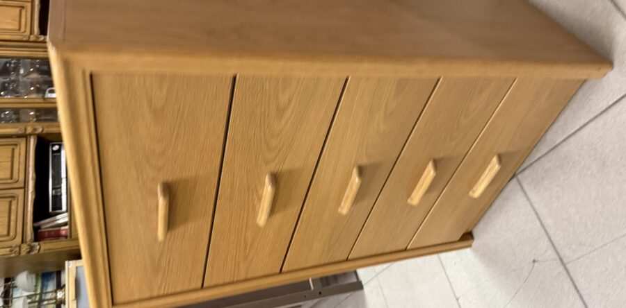 967 pětišuplíková světlá komoda 62x41x97cm za 2340Kč