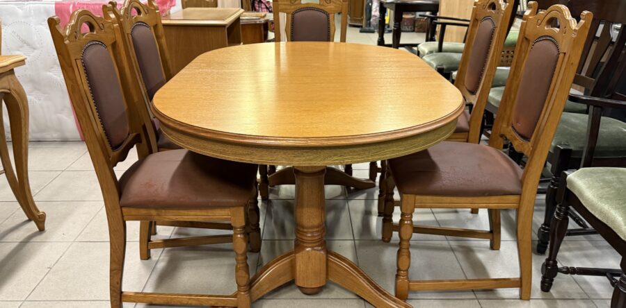 105 dubový rozkl.stůl 160x100x75cm a šest čalouněných dubových židlí za 8960Kč