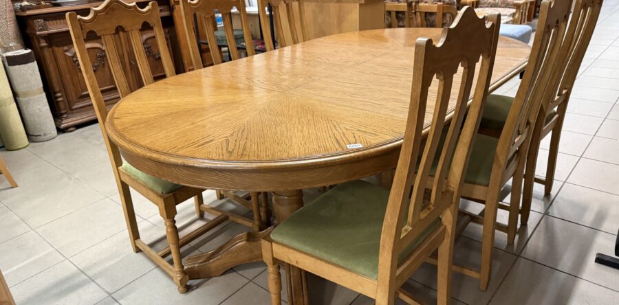 110 dubový stůl prům.120cm,po rozložení 210cm a šest pevných židlí ,cena 8870Kč