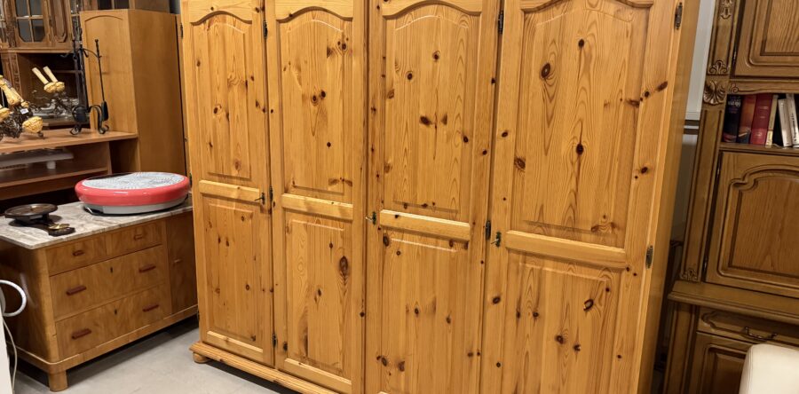 145  skříň z borovicového masívu 221x62x204cm za 7830kč