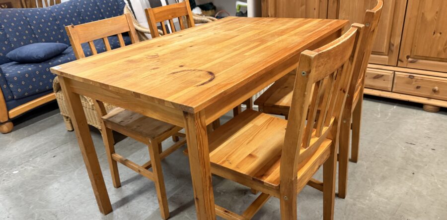 164  set  borovicový stůl 118x76x74cm +4 židle za 2670kč