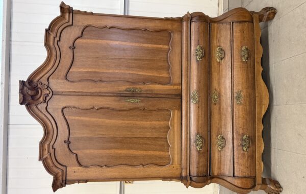 174 historický příborník-,,břichatka” dubový masív,cca 1786rok ,za 21960kč