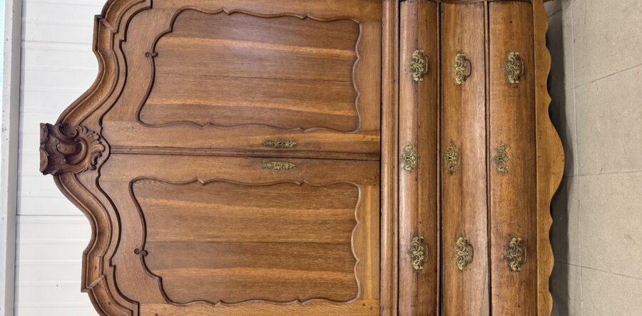 174 historický příborník-,,břichatka” dubový masív,cca 1786rok ,za 21960kč