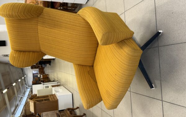 269 Dřevotvar Pardubice 1970- vysoký otočný ušák 75x105cm za 1750Kč