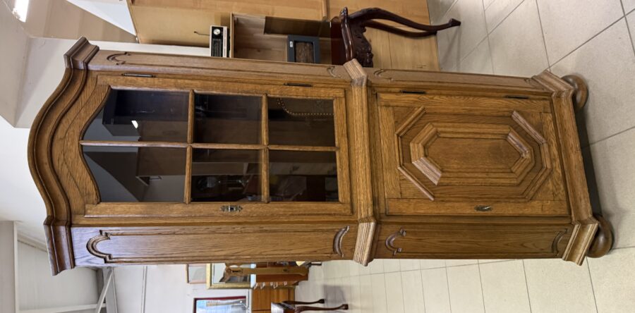 342 dubová rohová dvoudílná komoda-skleník 56x56x195cm za 4870Kč