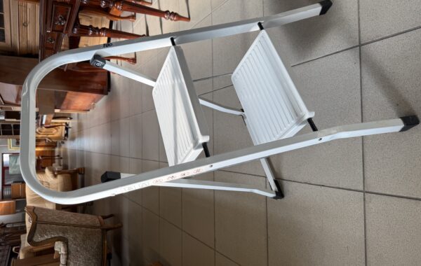 358  kovové značkové schůdky 54x36x80cm za 580Kč