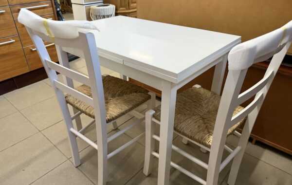 422 nový bílý stůl -rozkládací 85x55x75cm + dvě bukové židle  za 3470Kč