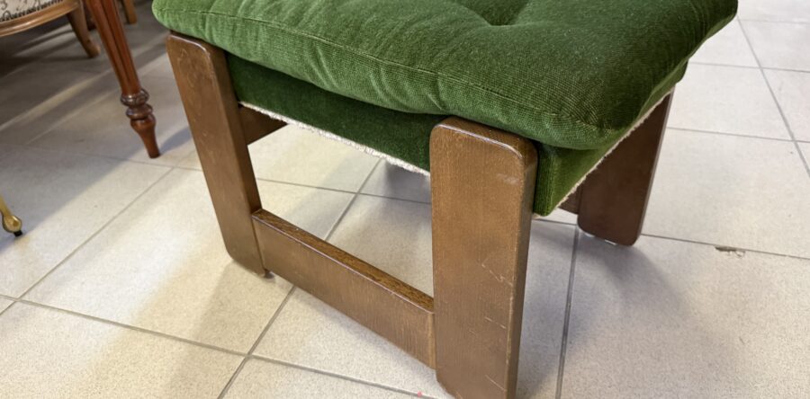 456 dubový čalouněný taburet -po rozložení schůdky 60x44x44cm za 780Kč