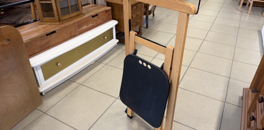 460 Italský bukový,,domácí sluha”odkládací stojan s židlí 45x48x100cm za 890Kč