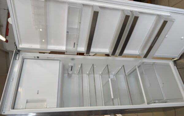 470 Siemens vestavná lednice 53x51x178cm s mrazáčkem za 3470Kč